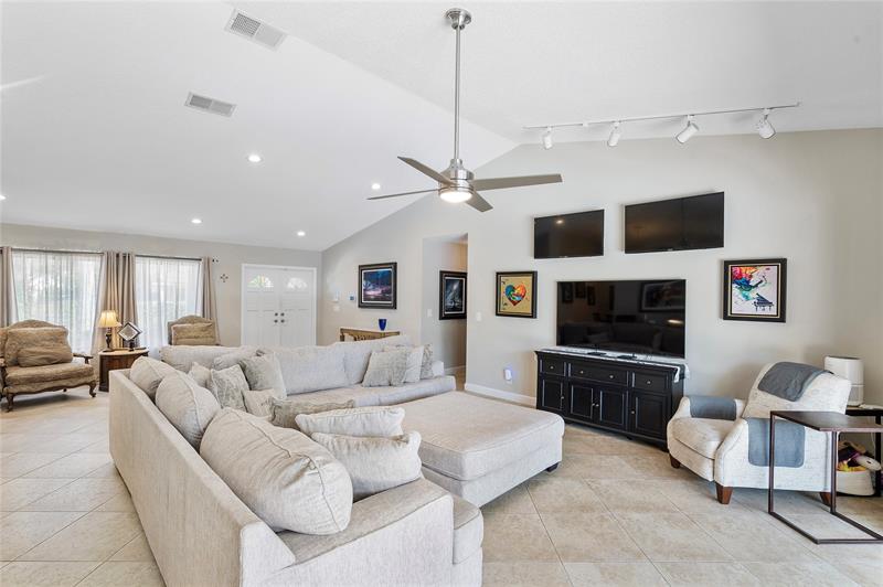 Image 17 of 56 For 6351 52nd St