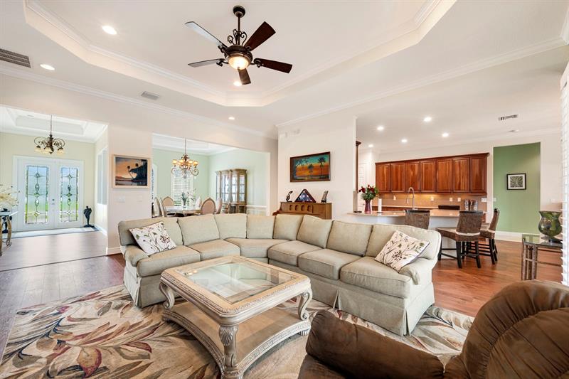 Image 11 of 42 For 593 Tres Belle Circle