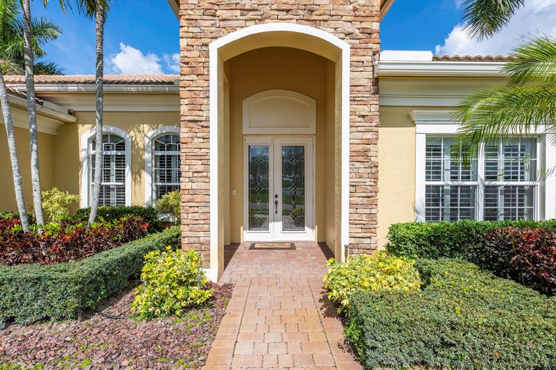 Image 5 of 42 For 593 Tres Belle Circle