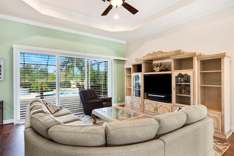 Image 9 of 42 For 593 Tres Belle Circle