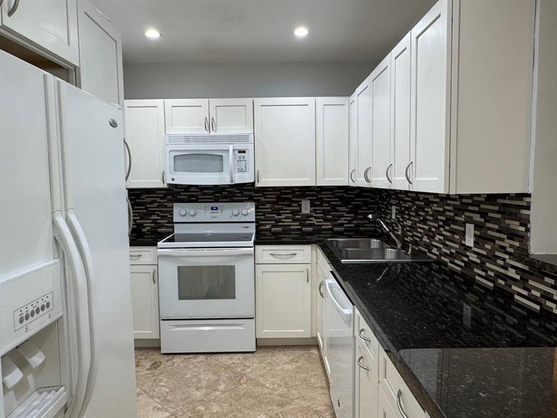 Image 2 of 19 For 5700 22nd Way  328
