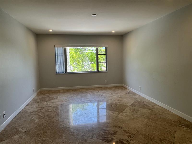 Image 7 of 19 For 5700 22nd Way  328