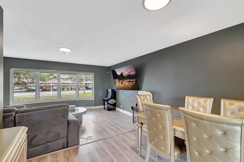 Image 10 of 23 For 4709 Washington St