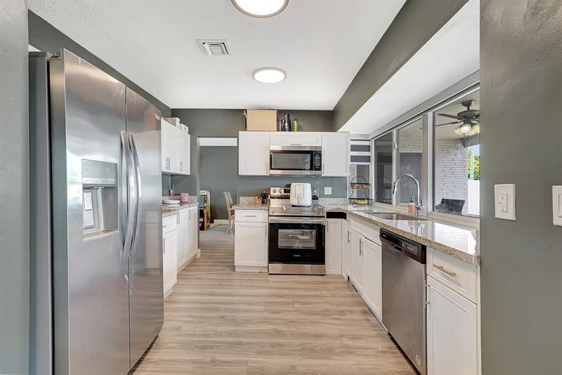 Image 12 of 23 For 4709 Washington St