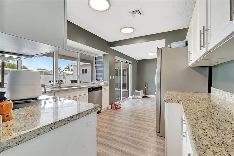 Image 15 of 23 For 4709 Washington St