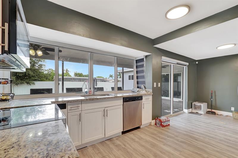 Image 16 of 23 For 4709 Washington St