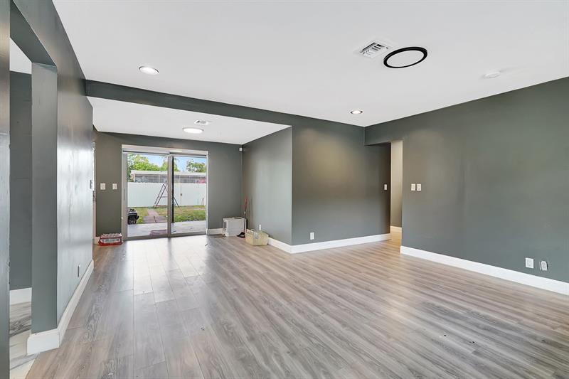 Image 17 of 23 For 4709 Washington St