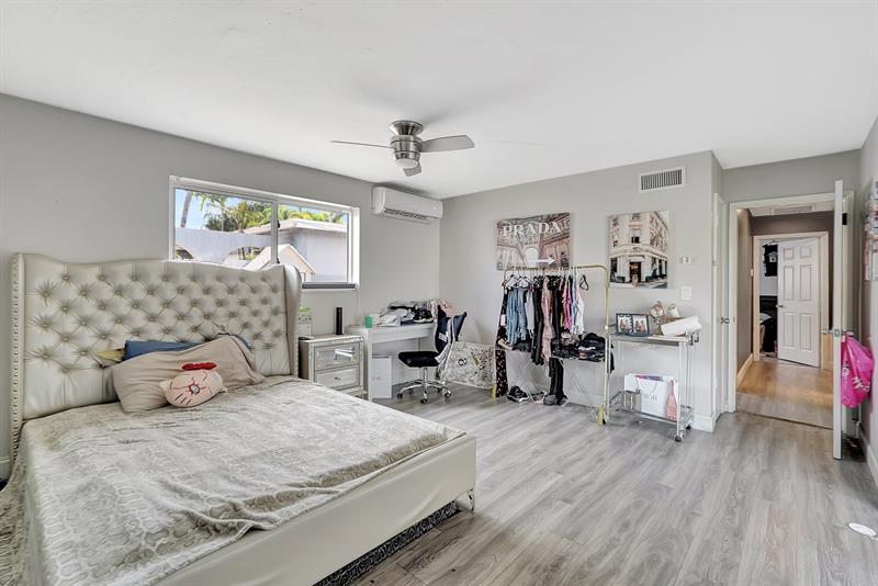 Image 19 of 23 For 4709 Washington St