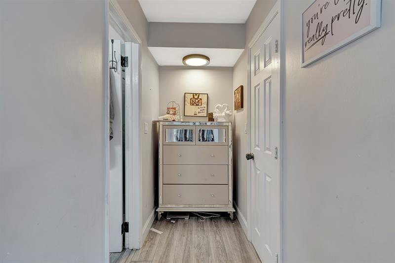 Image 21 of 23 For 4709 Washington St