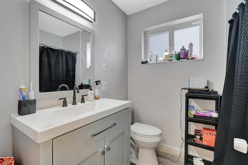 Image 22 of 23 For 4709 Washington St