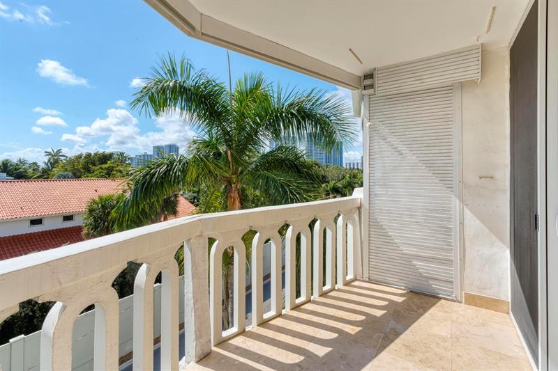 Image 10 of 36 For 3199 Ocean Dr  406