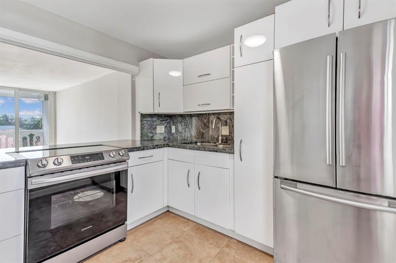 Image 4 of 36 For 3199 Ocean Dr  406