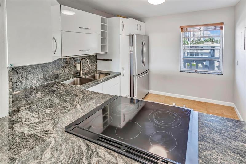 Image 5 of 36 For 3199 Ocean Dr  406