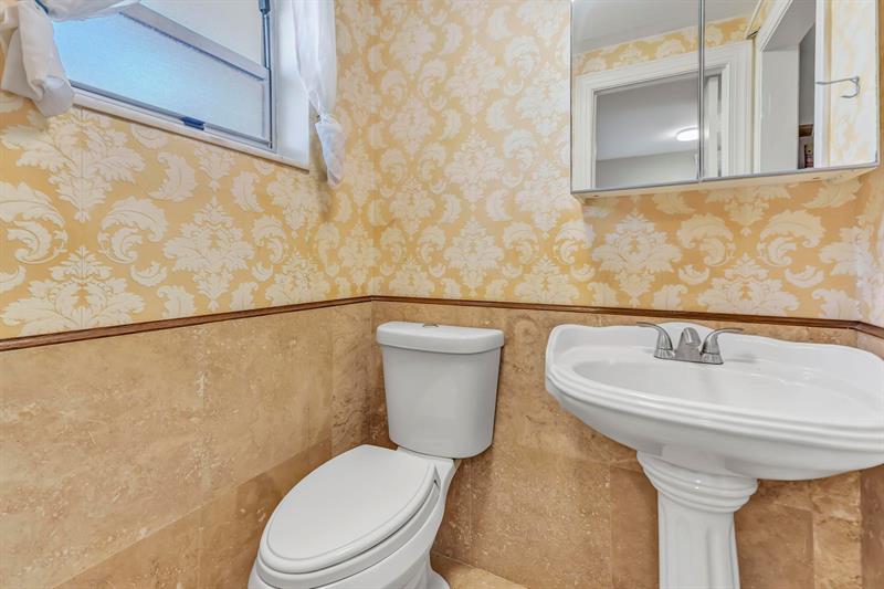 Image 8 of 36 For 3199 Ocean Dr  406