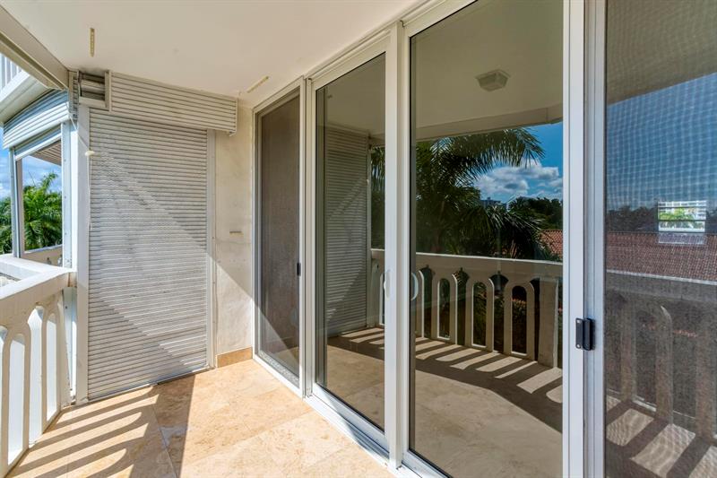 Image 9 of 36 For 3199 Ocean Dr  406