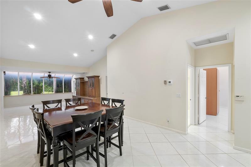 Image 10 of 32 For 22665 Meridiana Dr