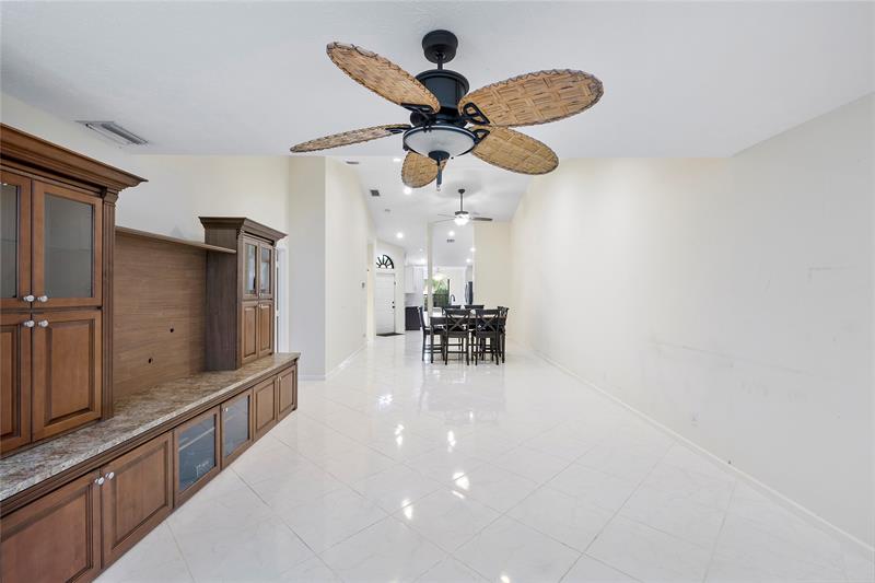 Image 13 of 32 For 22665 Meridiana Dr