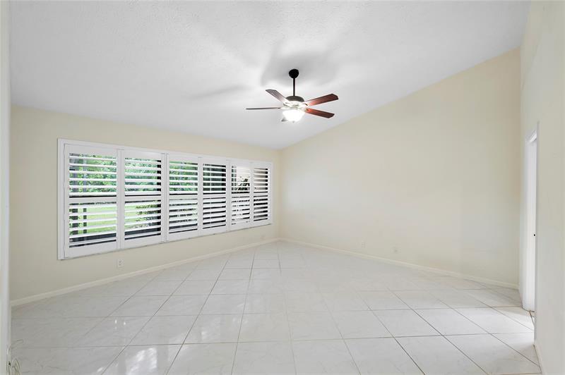 Image 14 of 32 For 22665 Meridiana Dr