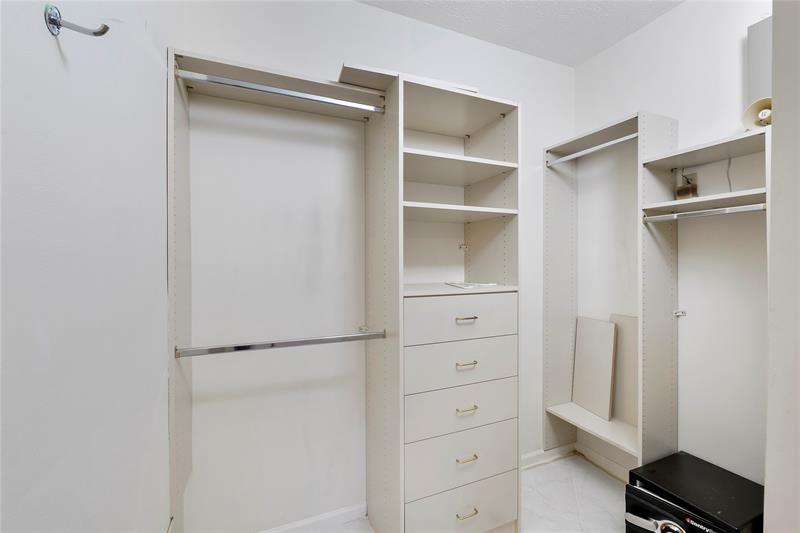 Image 16 of 32 For 22665 Meridiana Dr