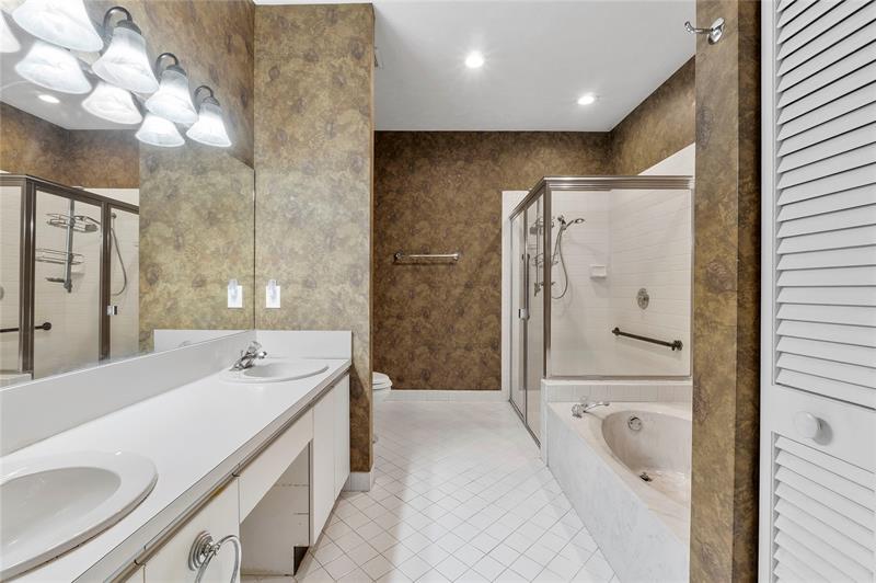 Image 17 of 32 For 22665 Meridiana Dr