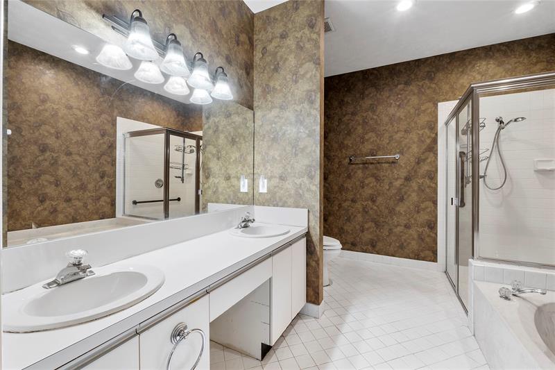 Image 18 of 32 For 22665 Meridiana Dr