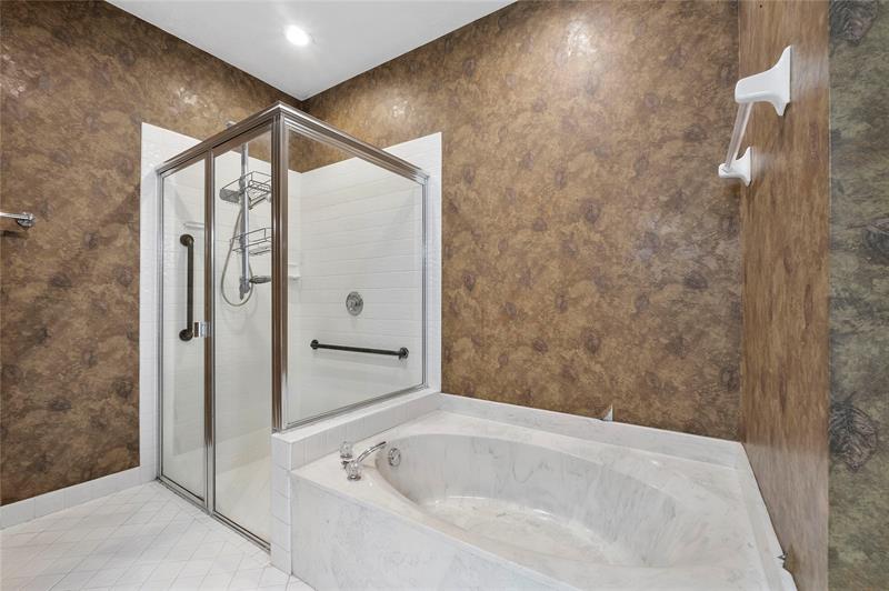 Image 19 of 32 For 22665 Meridiana Dr