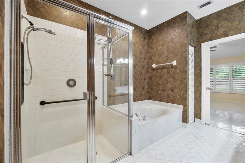 Image 20 of 32 For 22665 Meridiana Dr