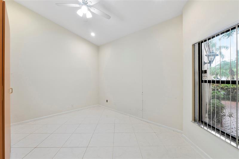 Image 22 of 32 For 22665 Meridiana Dr