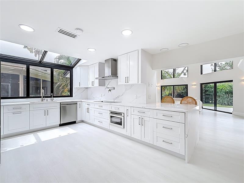 Image 16 of 66 For 5100 Pineview Cir