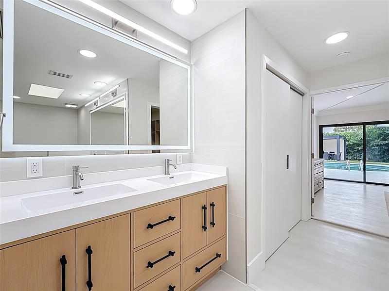 Image 45 of 66 For 5100 Pineview Cir