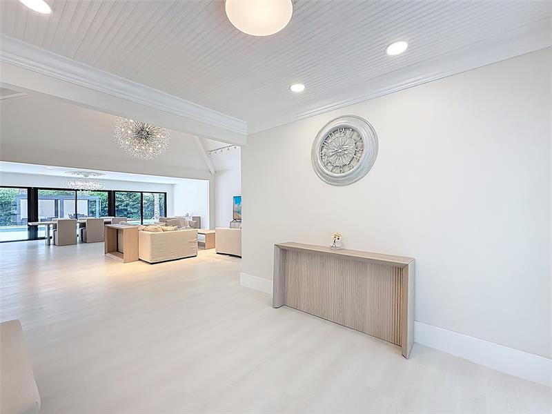 Image 8 of 66 For 5100 Pineview Cir