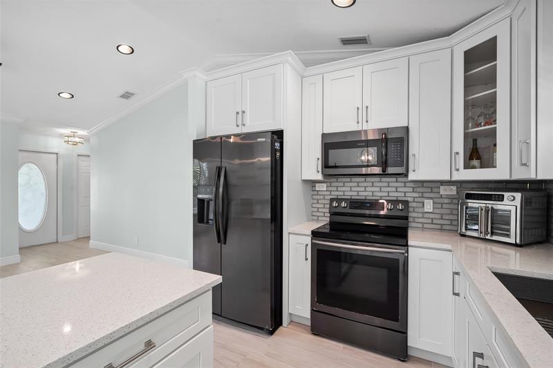 Image 10 of 22 For 6361 Phillips Bend Avenue