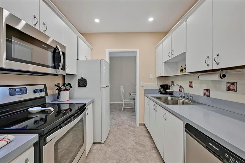 Image 12 of 29 For 400 Riverside Dr  404