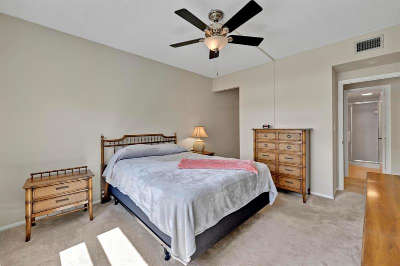 Image 13 of 29 For 400 Riverside Dr  404