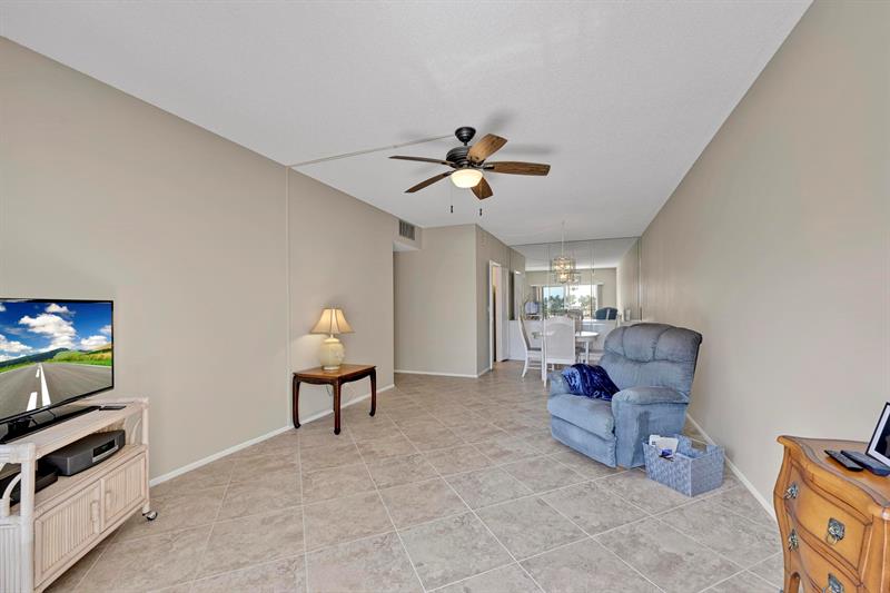 Image 17 of 29 For 400 Riverside Dr  404