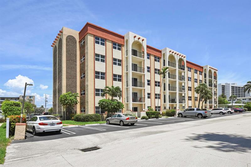 Image 18 of 29 For 400 Riverside Dr  404
