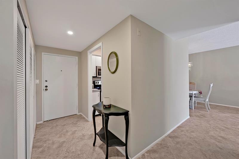 Image 22 of 29 For 400 Riverside Dr  404