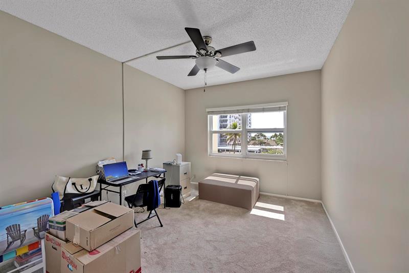 Image 23 of 29 For 400 Riverside Dr  404
