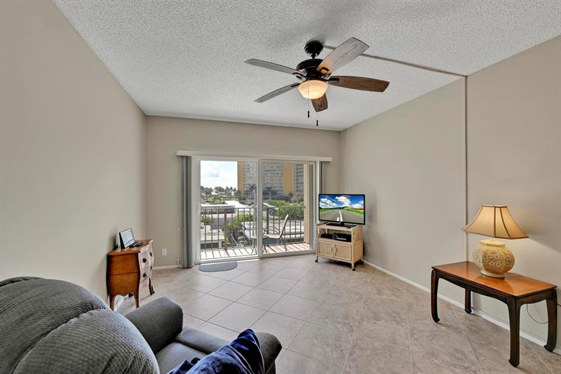 Image 4 of 29 For 400 Riverside Dr  404