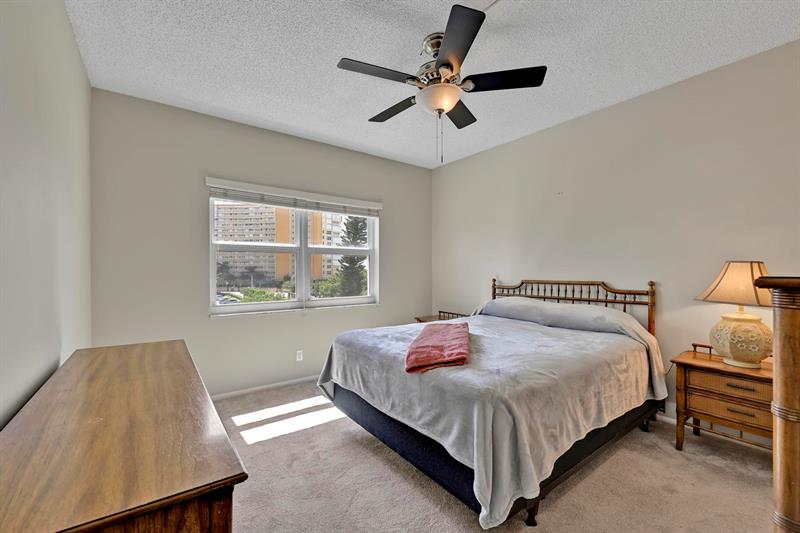 Image 6 of 29 For 400 Riverside Dr  404