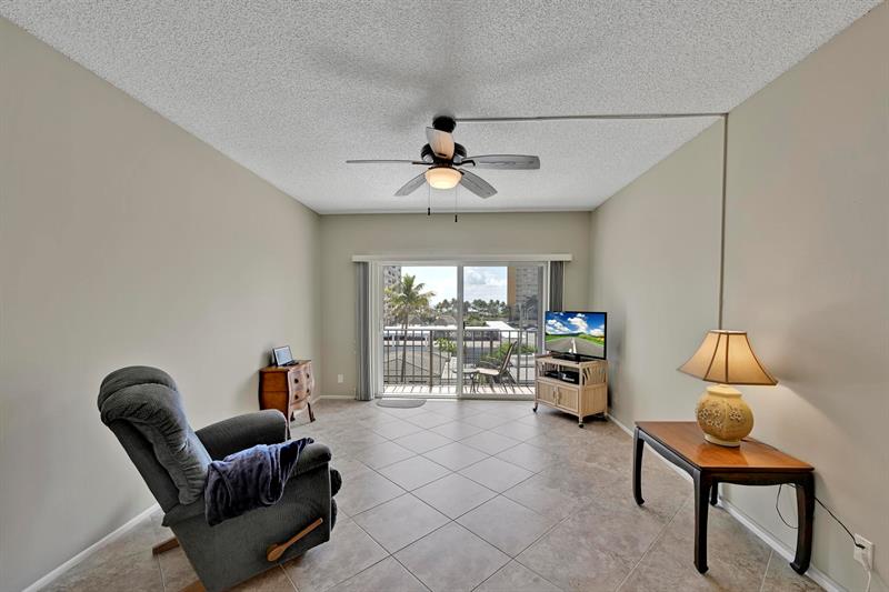 Image 9 of 29 For 400 Riverside Dr  404