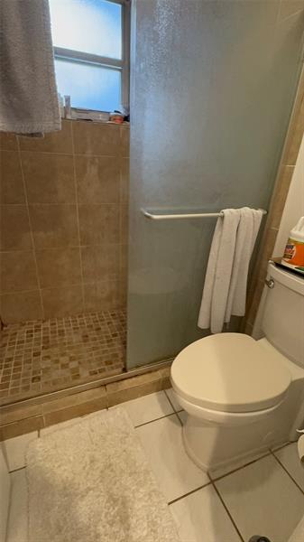 Image 14 of 19 For 4111 Stirling Rd  304