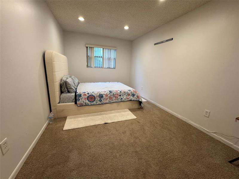Image 15 of 19 For 4111 Stirling Rd  304