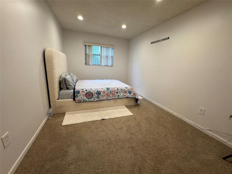 Image 16 of 19 For 4111 Stirling Rd  304