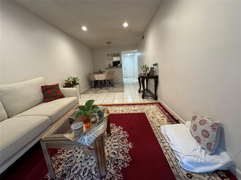Image 5 of 19 For 4111 Stirling Rd  304