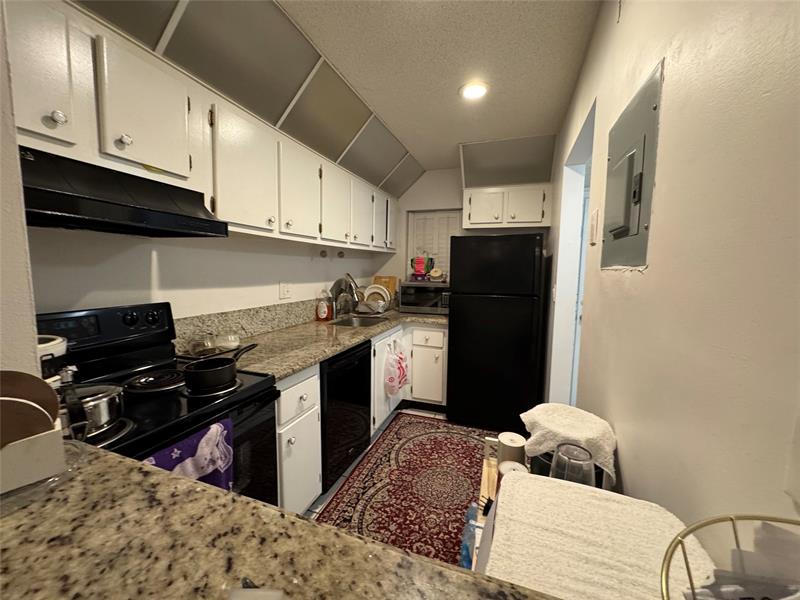 Image 6 of 19 For 4111 Stirling Rd  304
