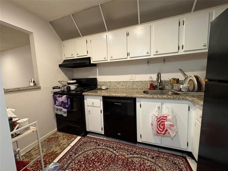 Image 7 of 19 For 4111 Stirling Rd  304