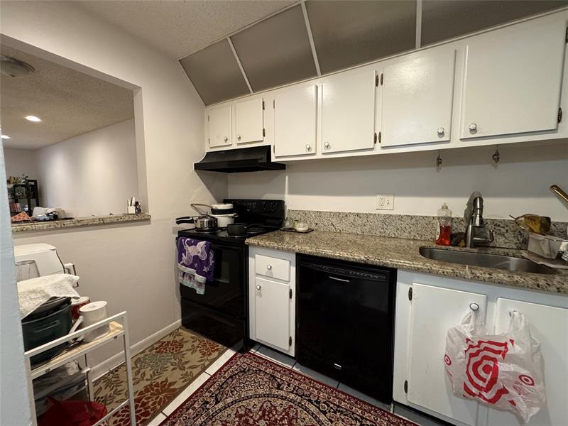 Image 8 of 19 For 4111 Stirling Rd  304