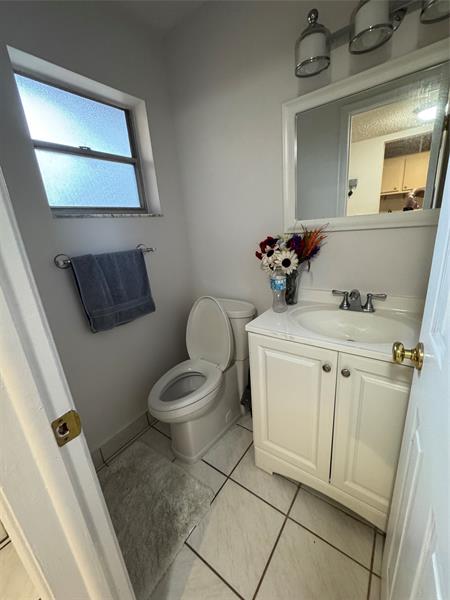 Image 9 of 19 For 4111 Stirling Rd  304