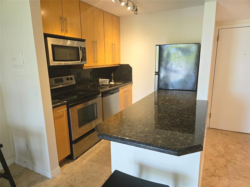 Image 18 of 22 For 2000 135th St  302